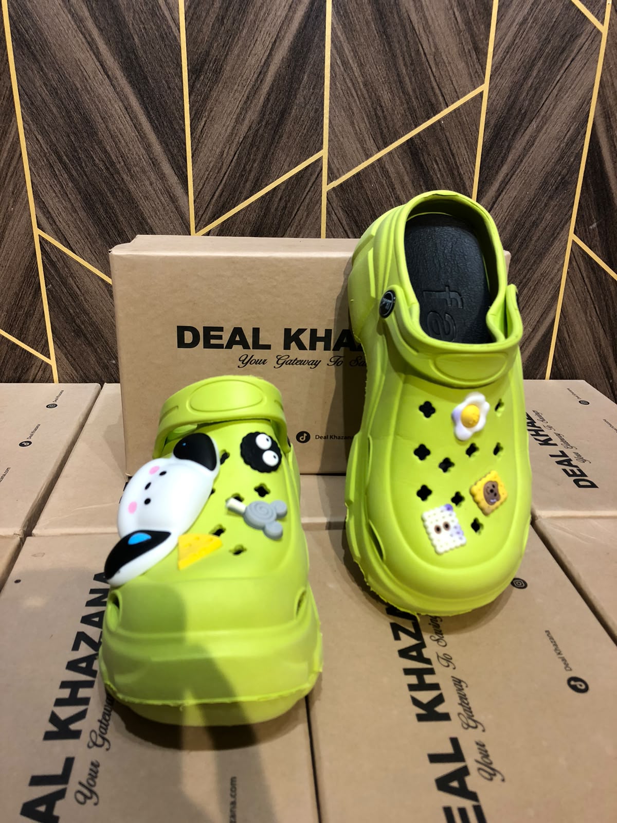 Women Comfortable Crocs Size 7