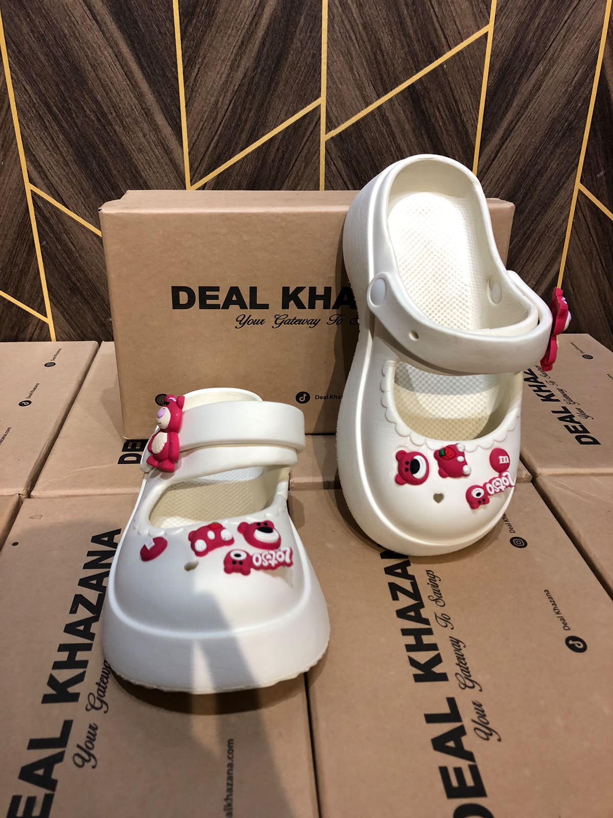 Women Comfortable Crocs Size 5