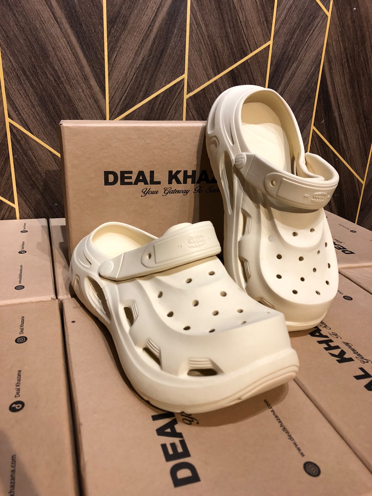 Women Comfortable Crocs Size 8