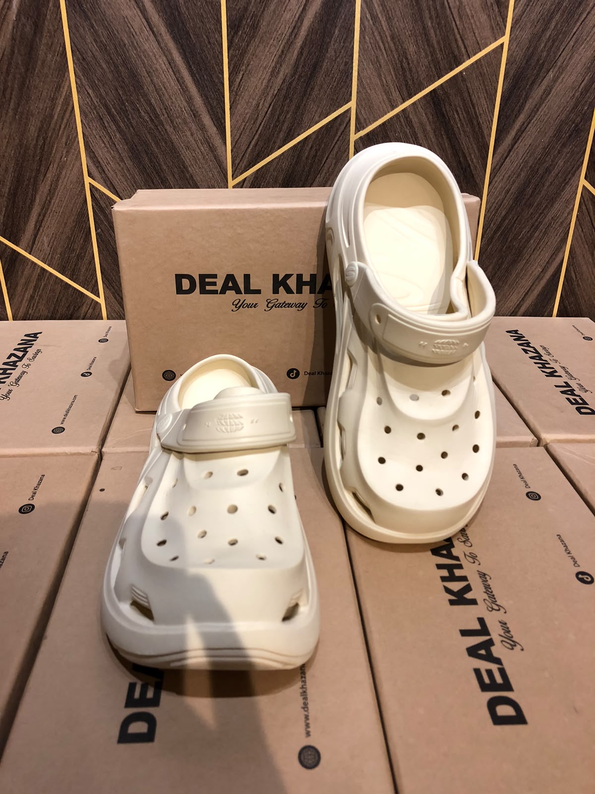 Women Comfortable Crocs Size 8