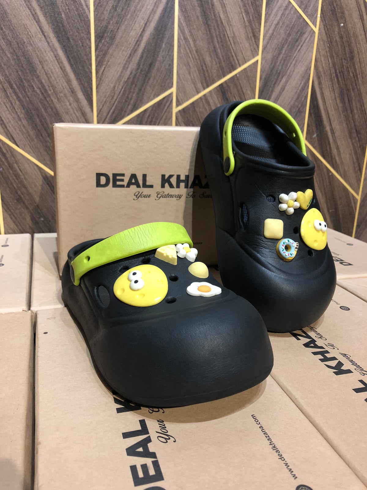 Women Comfortable Crocs Size 8