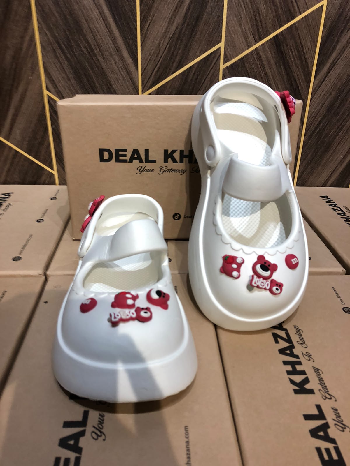 Women Comfortable Crocs Size 7
