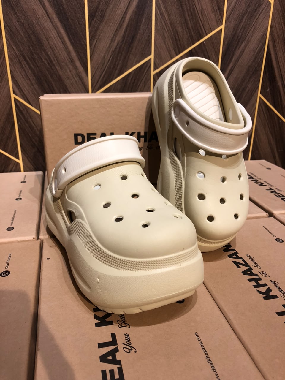 Women Comfortable Crocs Size 5