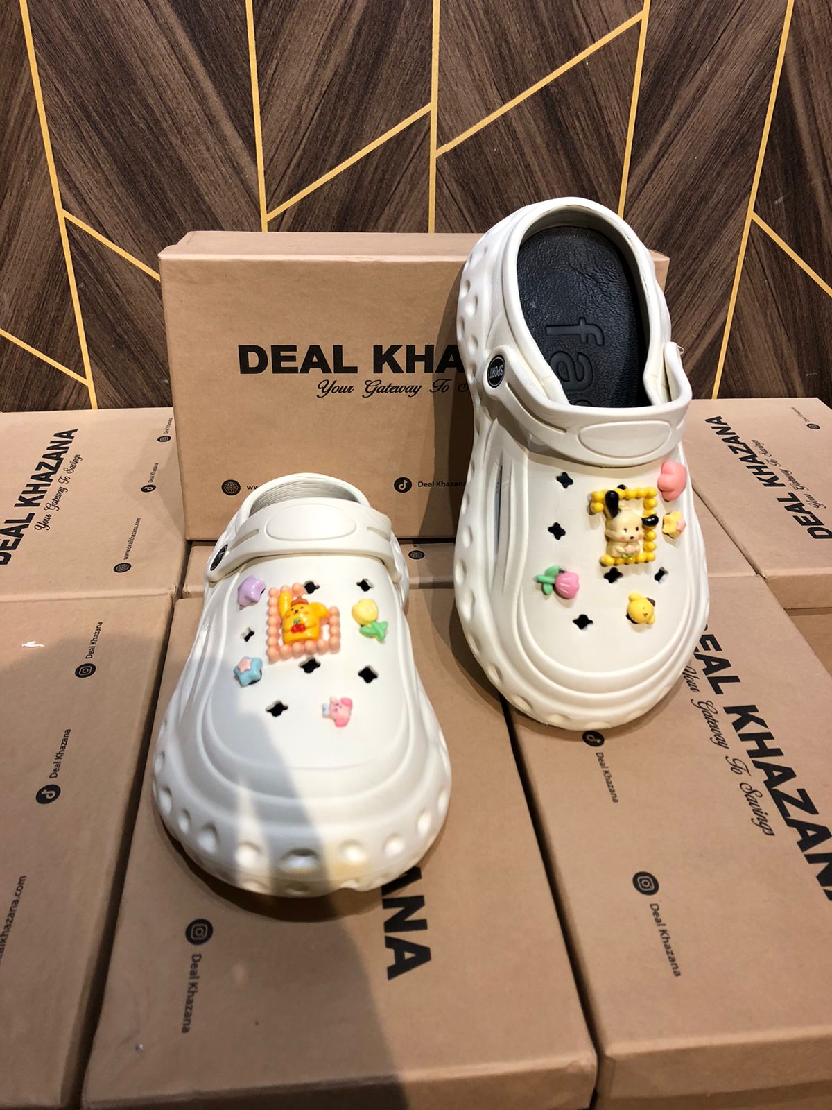 Women Comfortable Crocs Size 8