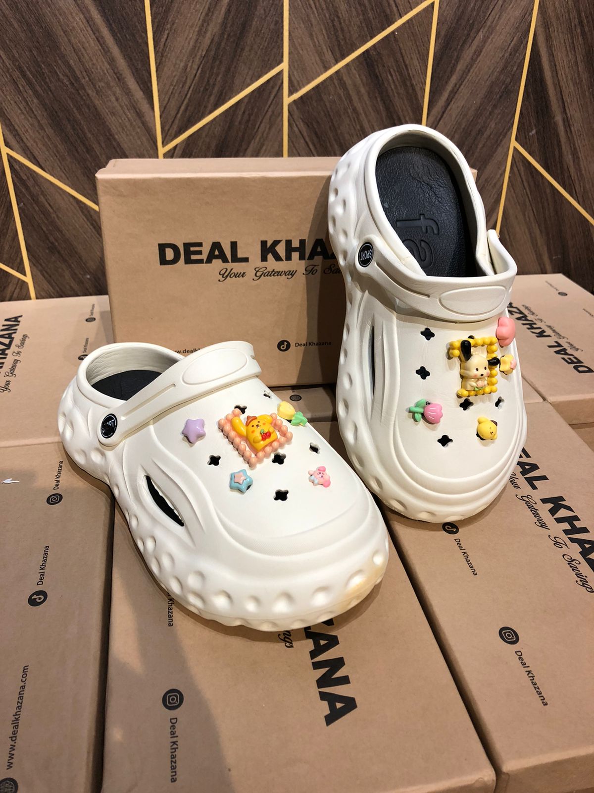 Women Comfortable Crocs Size 8