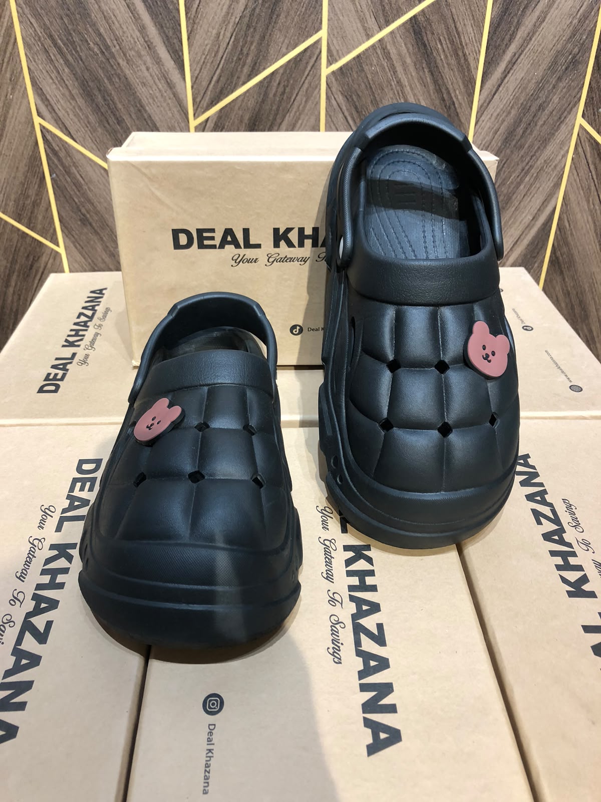 Women Crocs Size 7