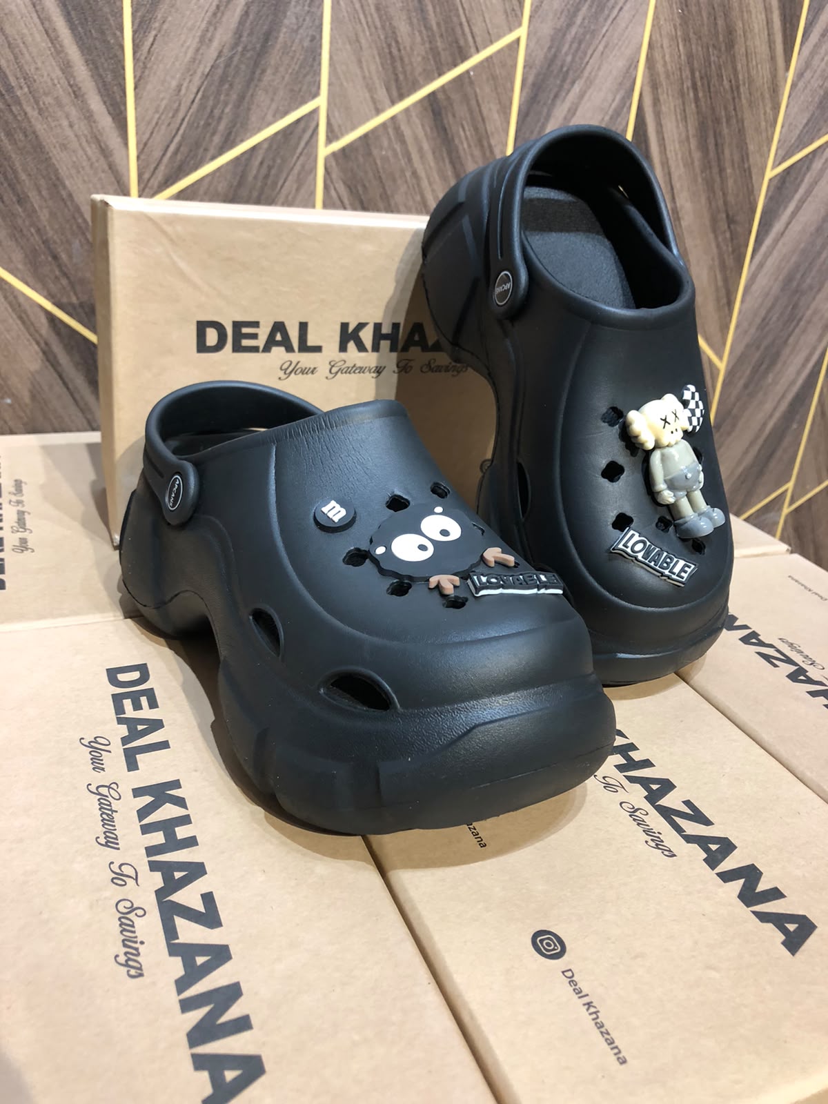 Women Comfortable Crocs Size 7