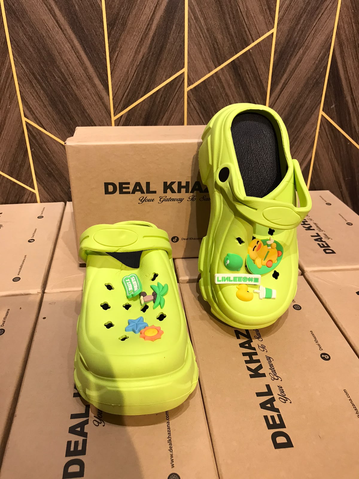 Women Comfortable Crocs Size 7