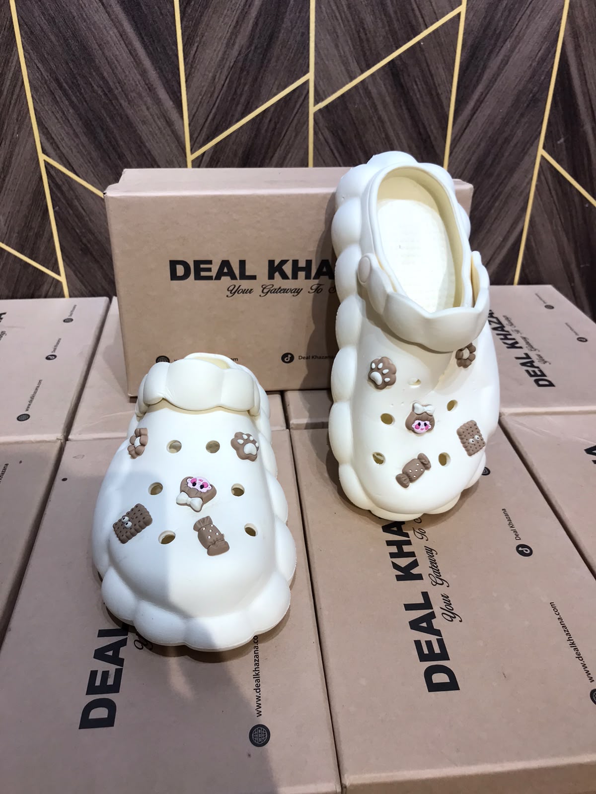 Women Comfortable Crocs Size 7