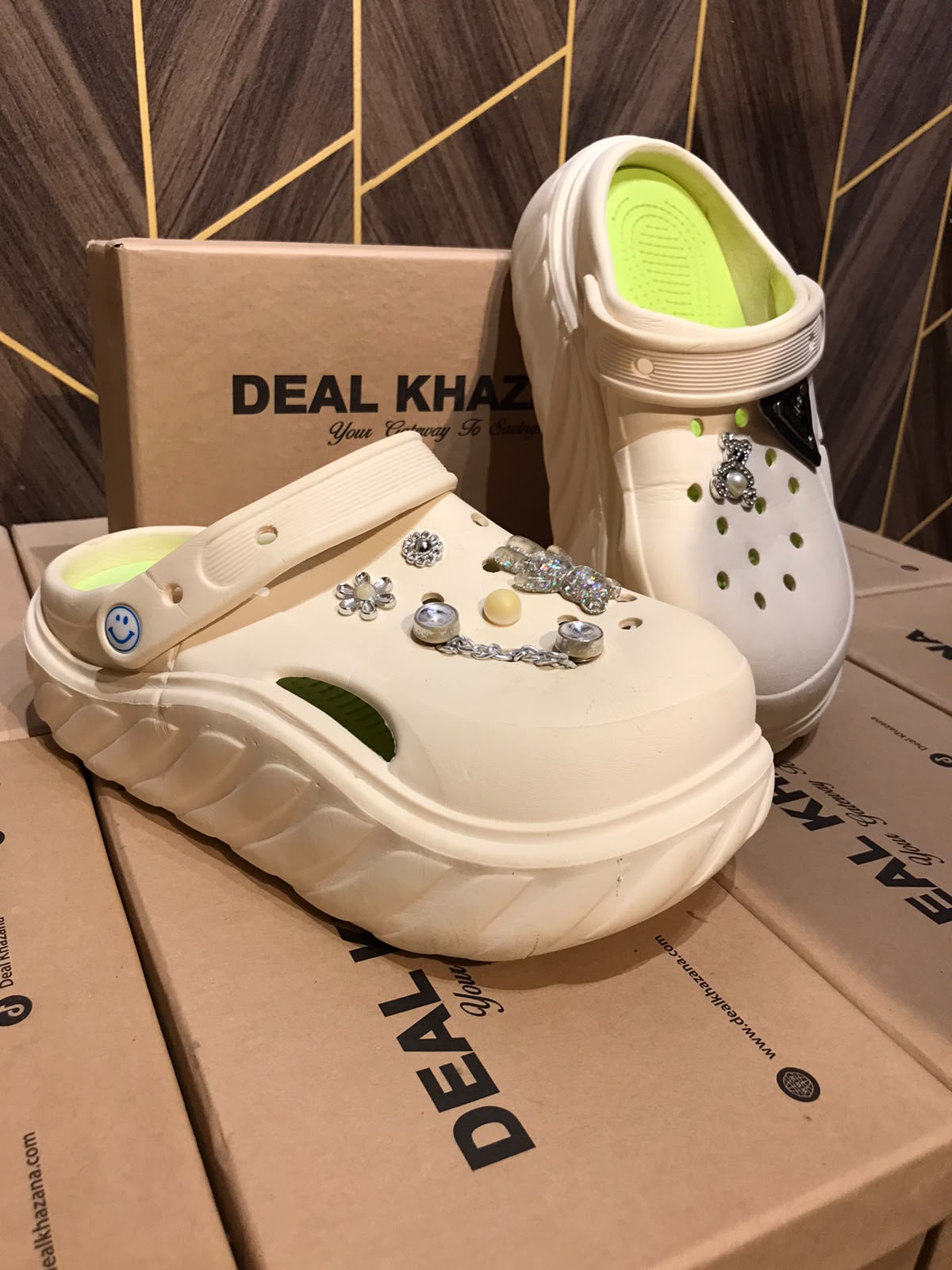 Women Comfortable Crocs Size 9