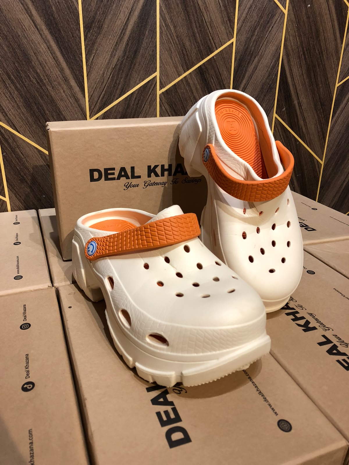 Women Comfortable Crocs Size 8