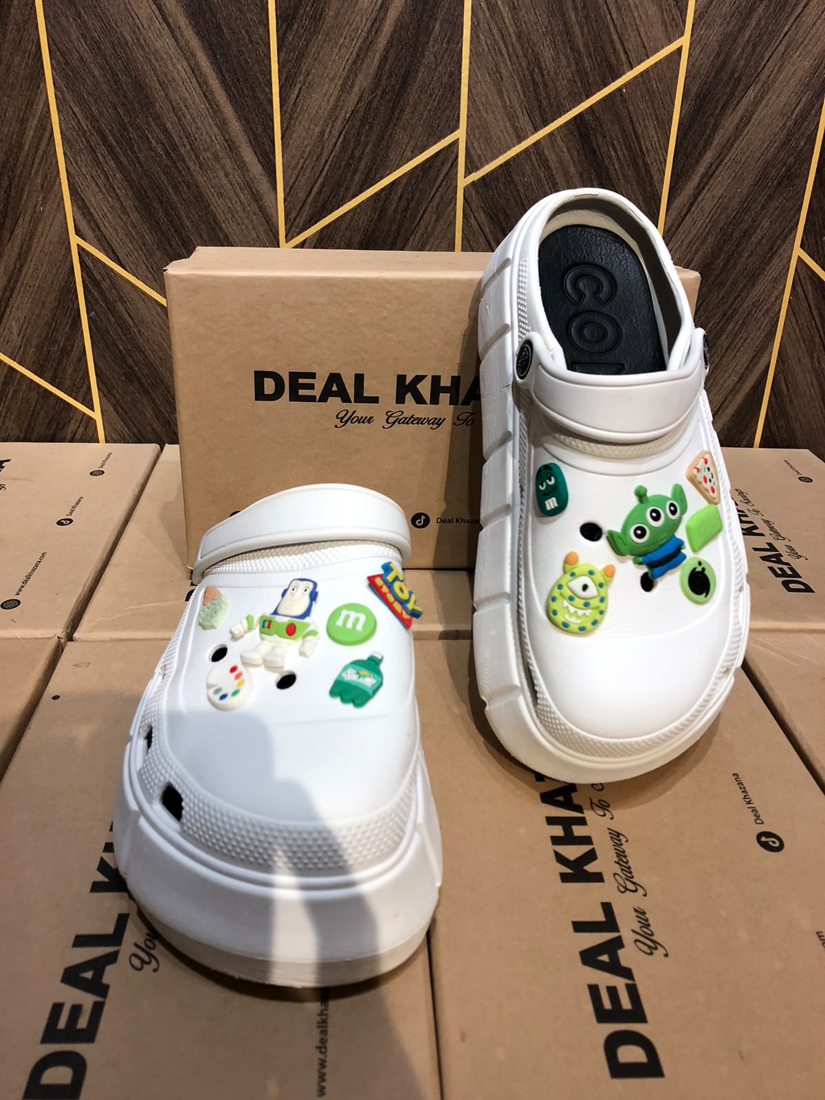 Women Comfortable Crocs Size 9