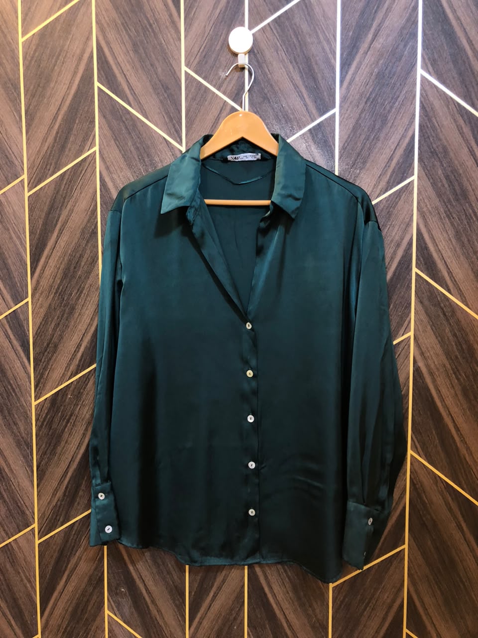 Western Top Silk – X-Large Size (Chest: 22, Length: 28  Minor stain)