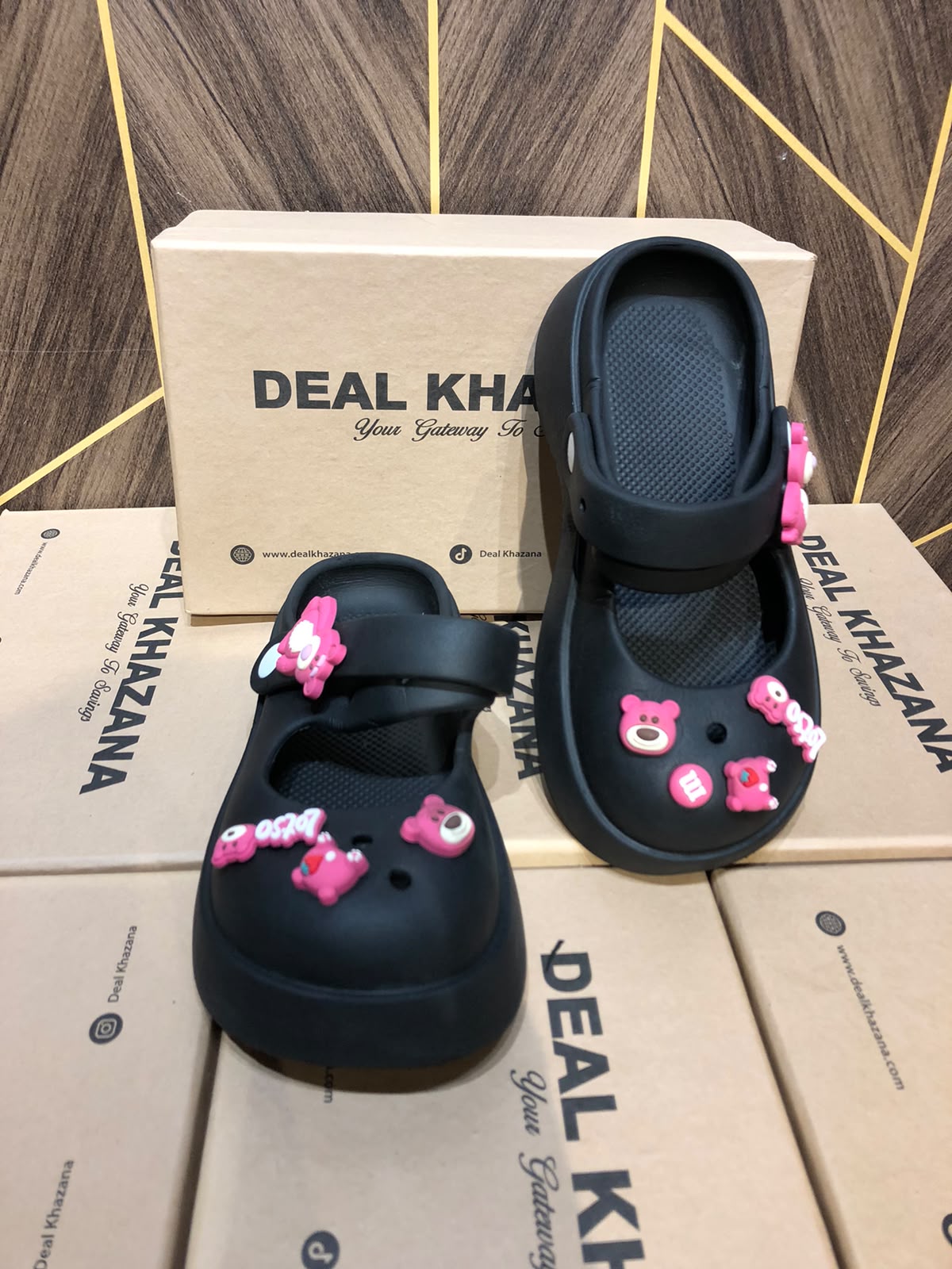 Women Comfortable Crocs Size 5