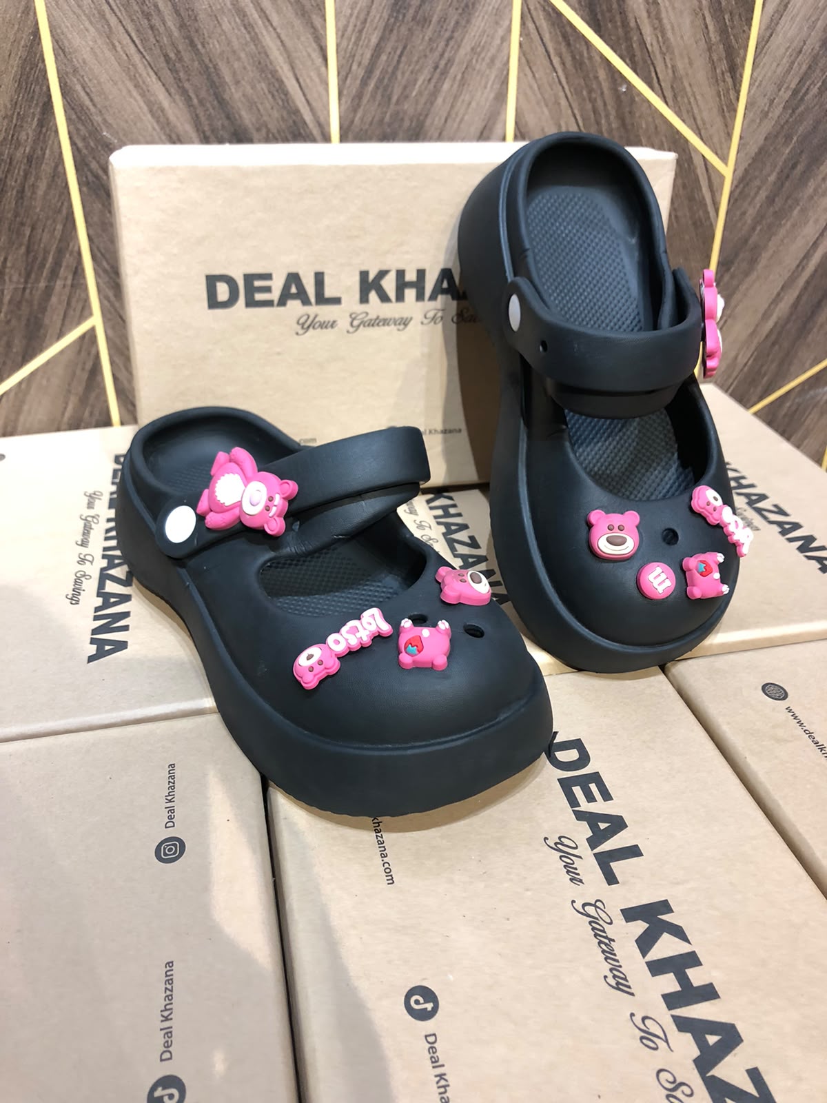 Women Comfortable Crocs Size 5