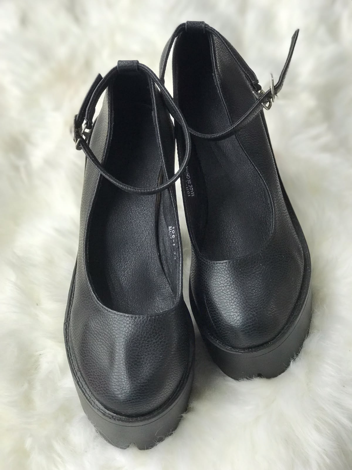Women Heels Size 9 (EU 39)