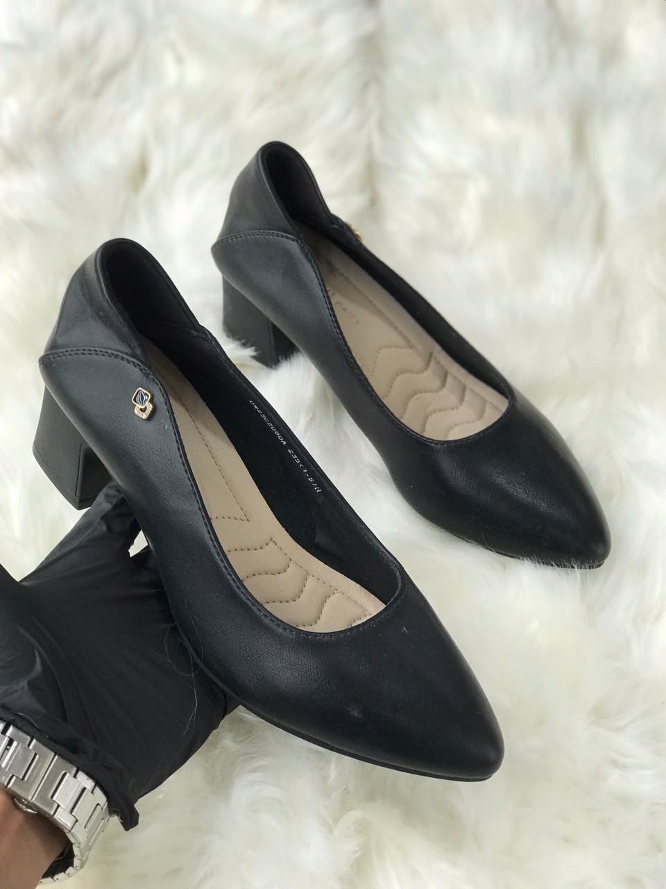 Women Heels Size 7 (EU 37)