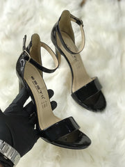 Women Heels Size 6 (EU 36) minor defected