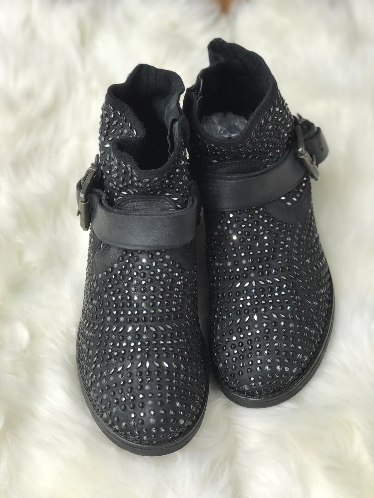 Women shoes Size 8 (EU 38)