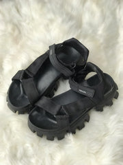 Women sandol Size 7 (EU 37)
