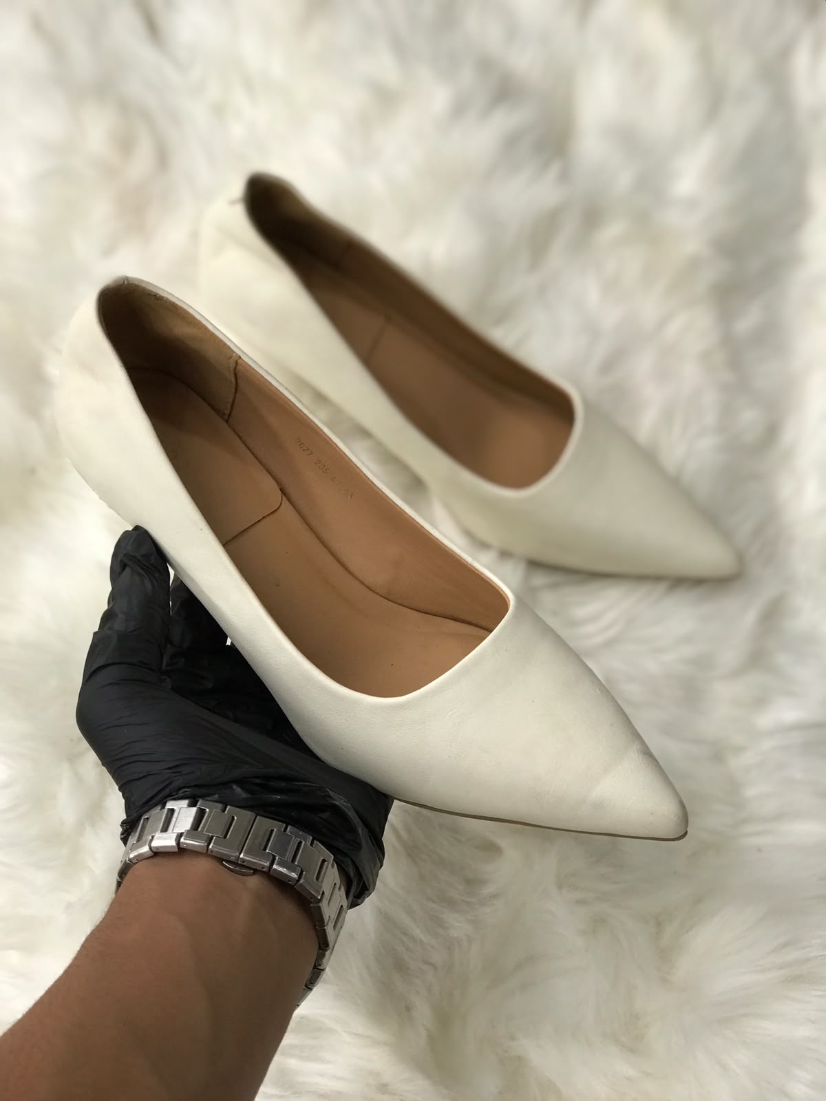 Women Heels Size 7 (EU 37) minor stain