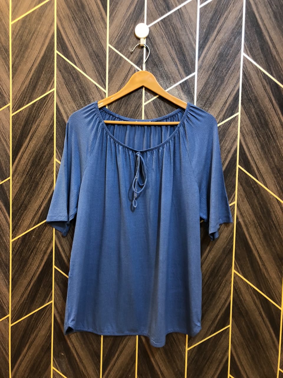 T-Shirt Jersey Medium to Large Size Length 27