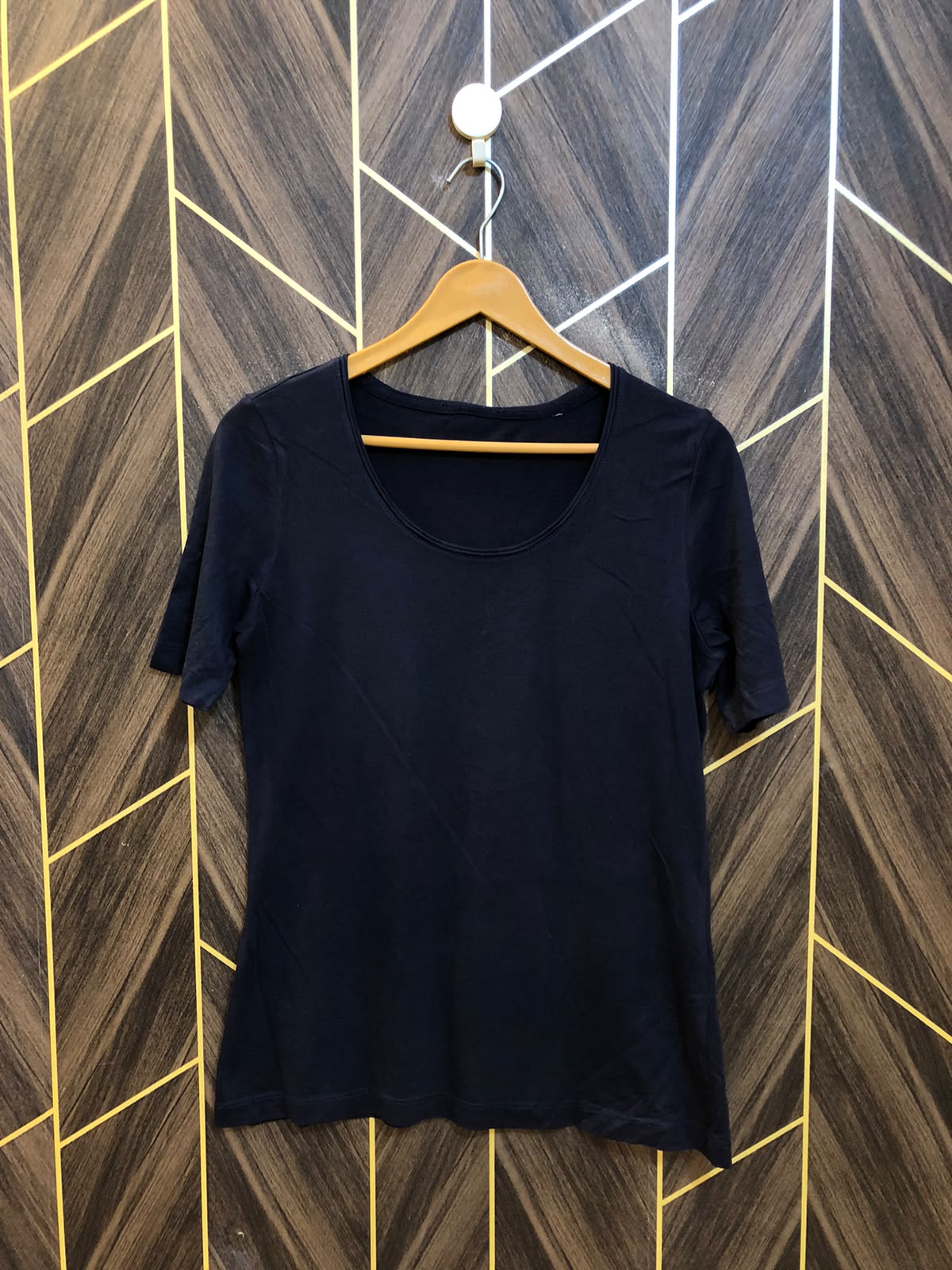 T-Shirt Jersey Small to  Medium Size Length 27