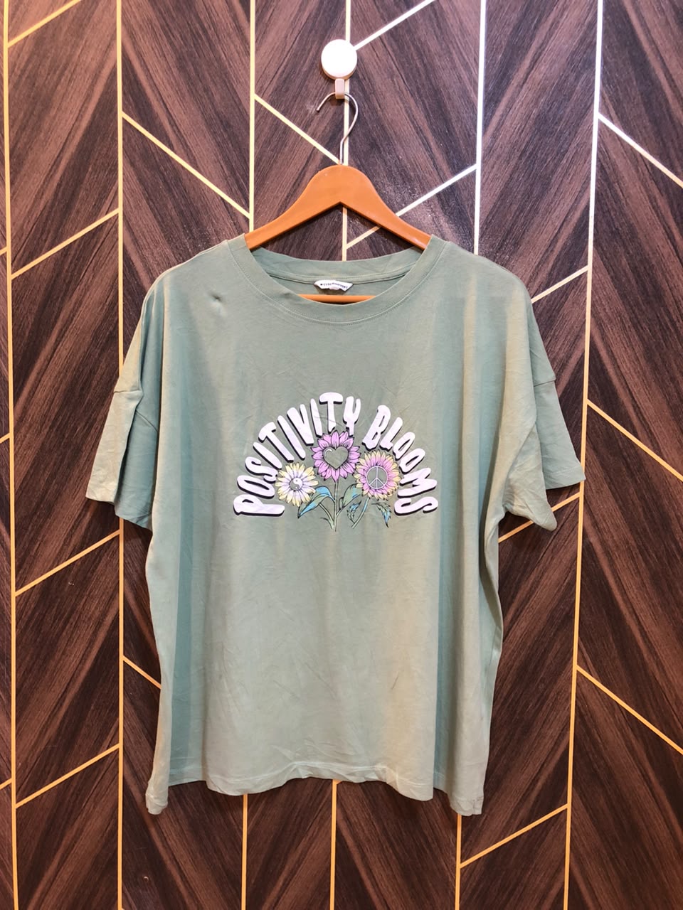 T-Shirt Jersey Medium Size Length 26  baggy