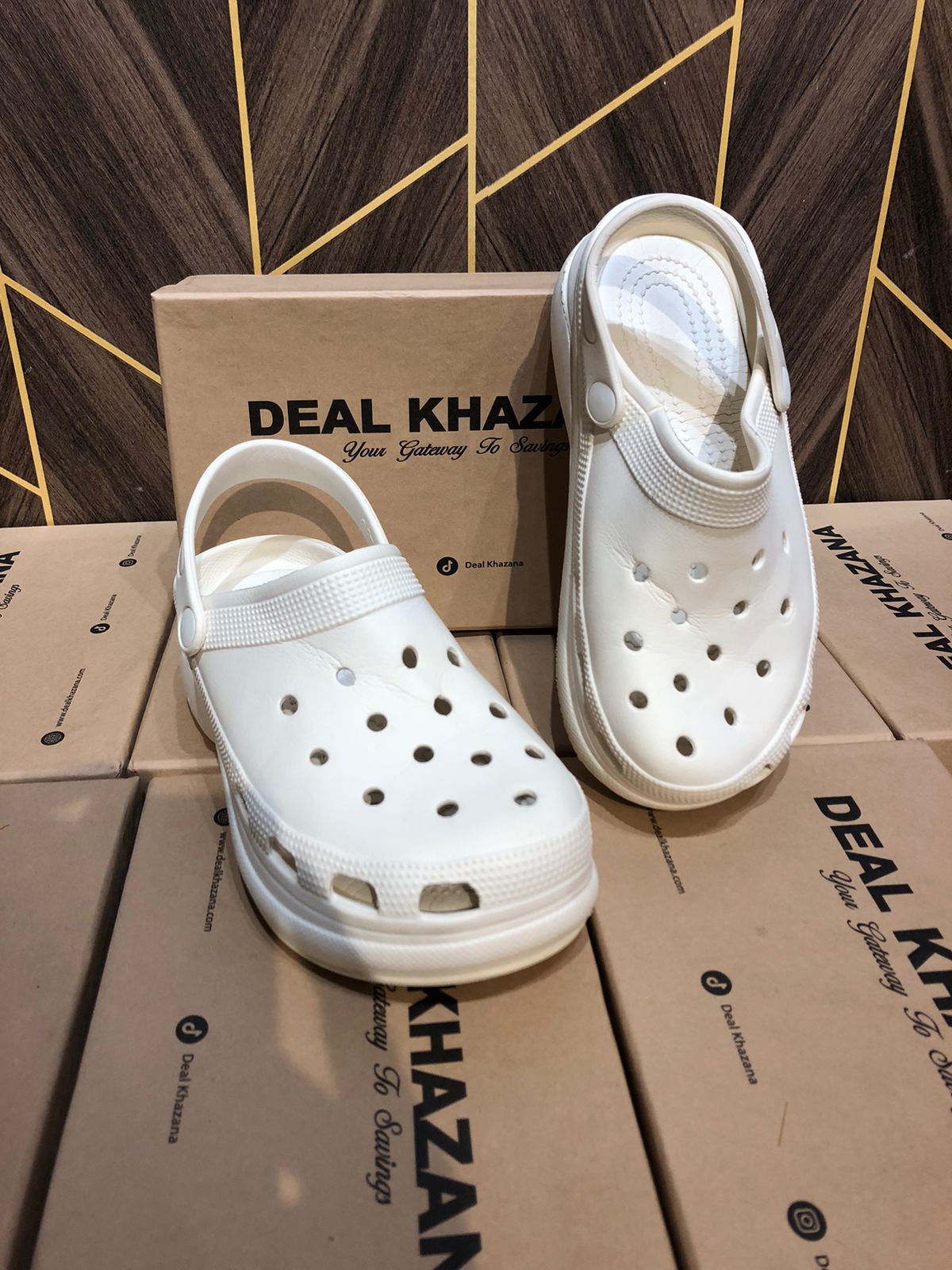 Women Comfortable Crocs Size 7