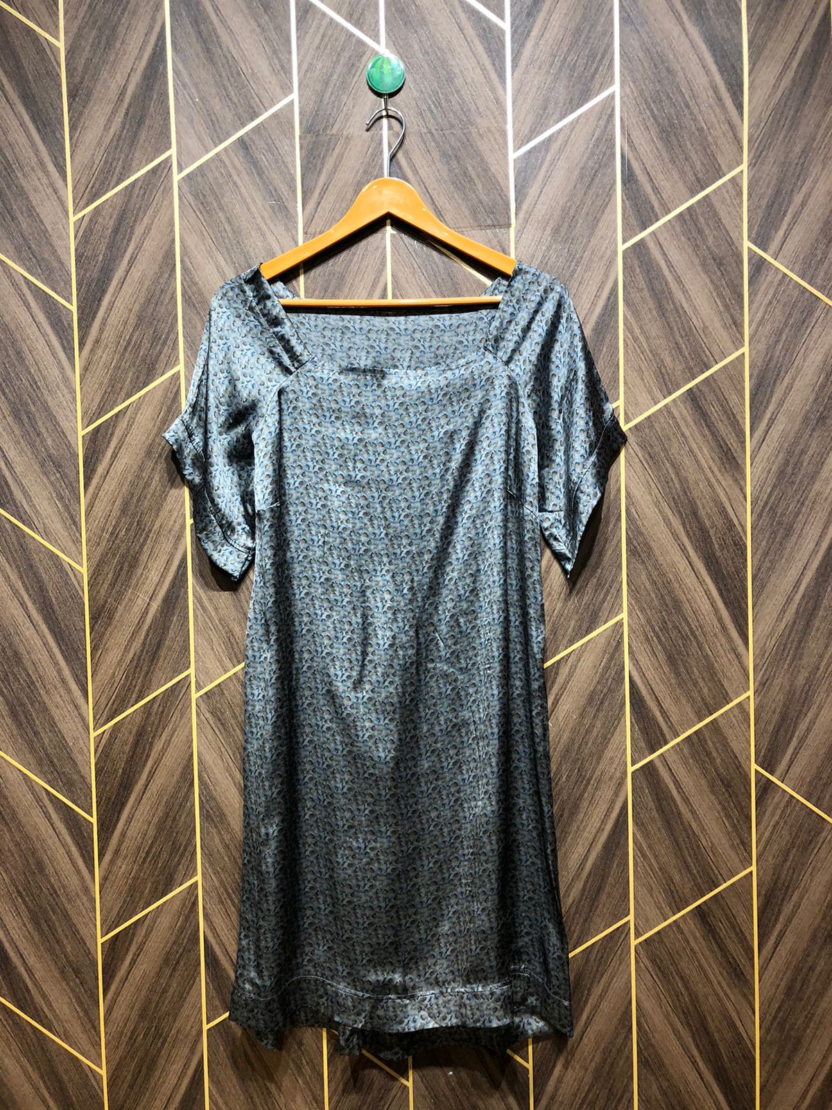 Women Long Shirt Silk Medium | Chest 19 | Length 38