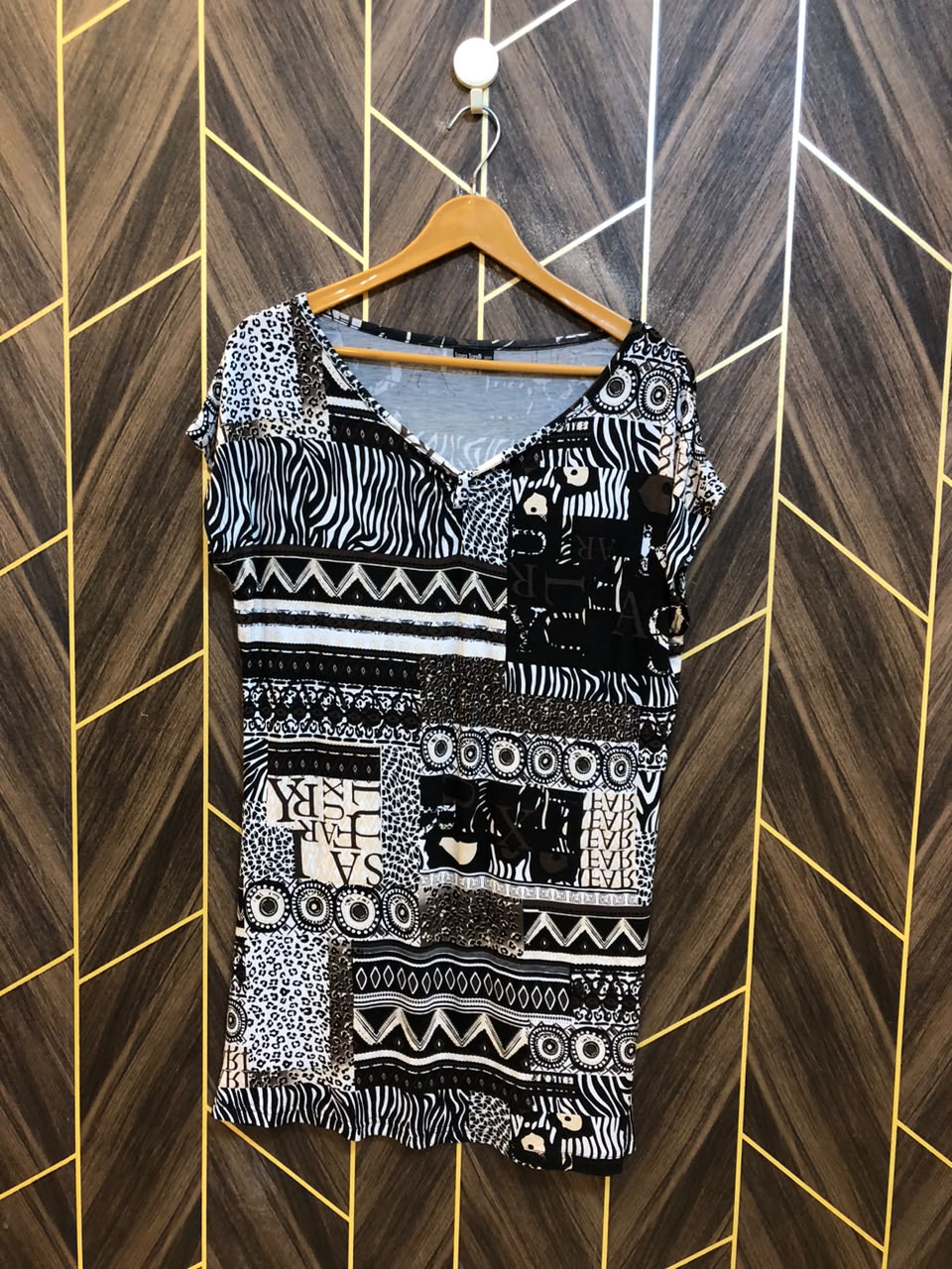 T-Shirt Jersey Medium Size Length 32 baggy