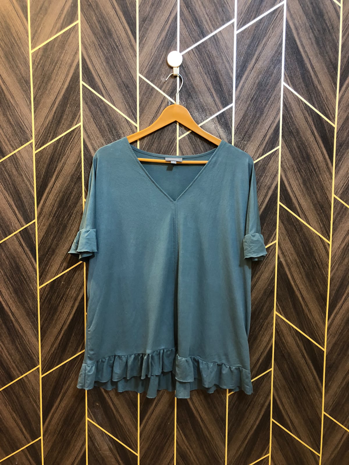 T-Shirt Jersey Medium Size Length 29 baggy