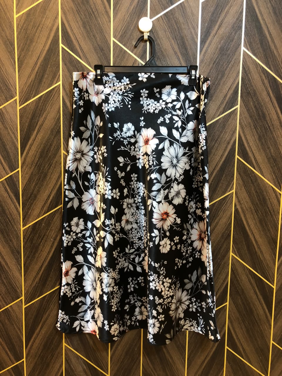 Women Skirts Silk Medium | Size Waist 32 | Length 33