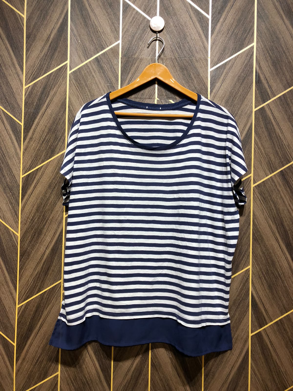 T-Shirt Jersey Large Size Length 27  baggy