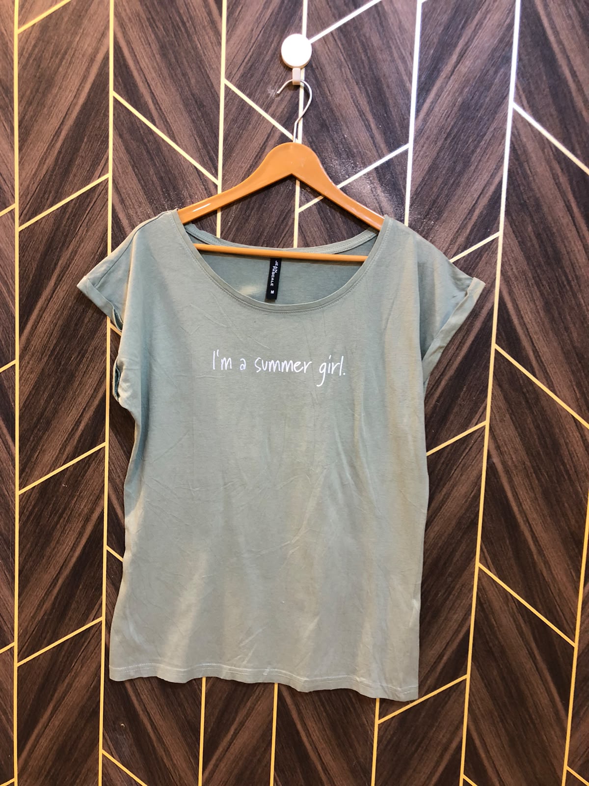 T-Shirt Jersey Medium Size Length 26  baggy