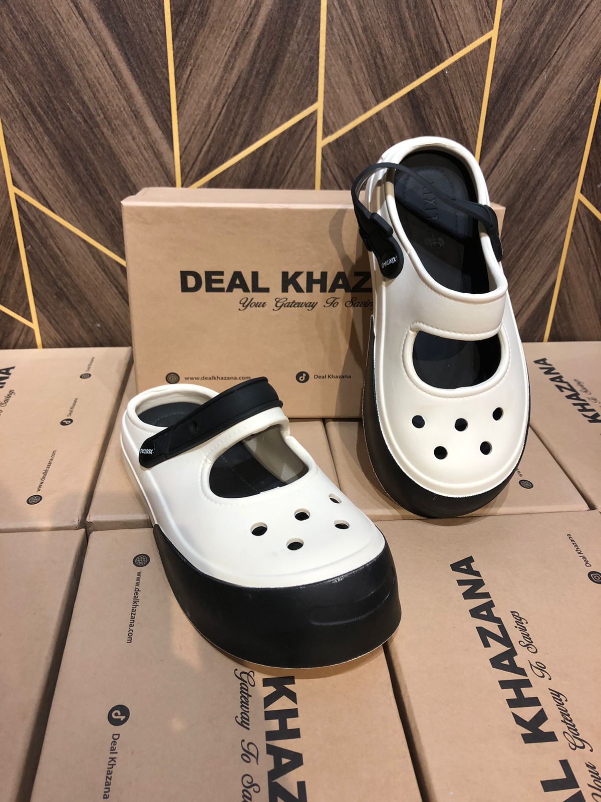 Women Comfortable Crocs Size 6