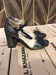 Women Heels minor defected Size 9