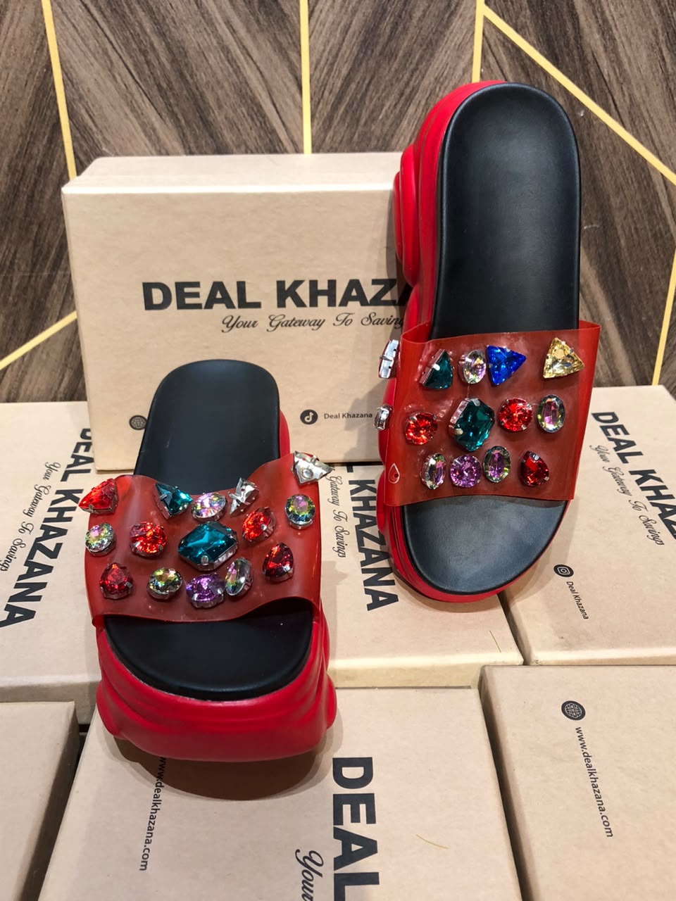 Women Comfortable Slippers Size 8 2 stone missing