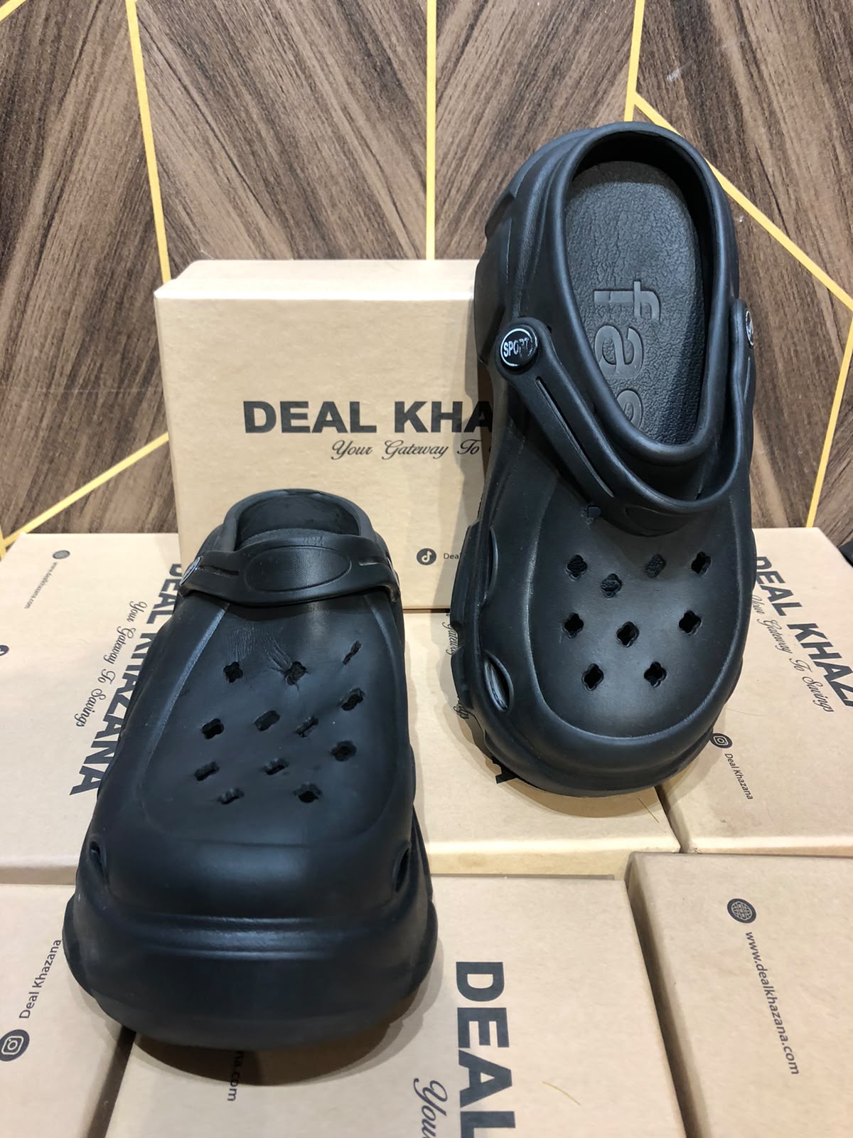 Women Comfortable Crocs Size 9