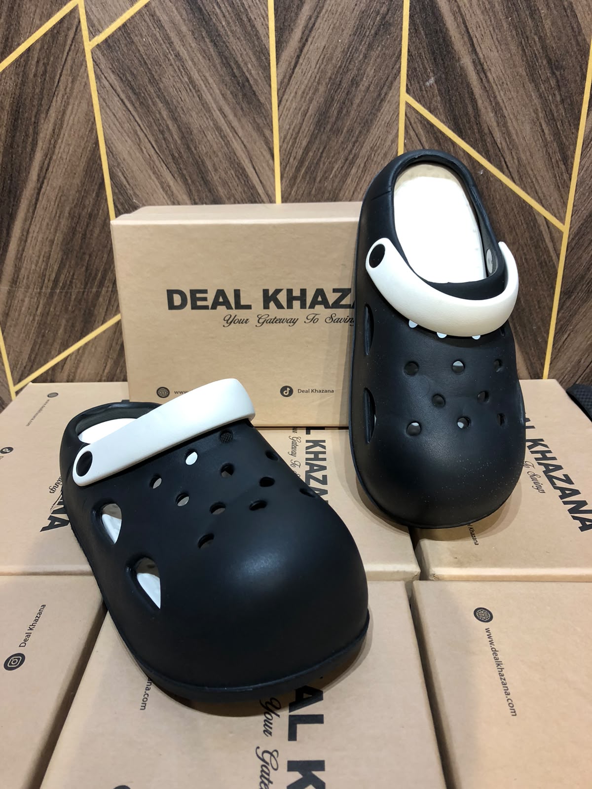 Women Comfortable Crocs Size 8