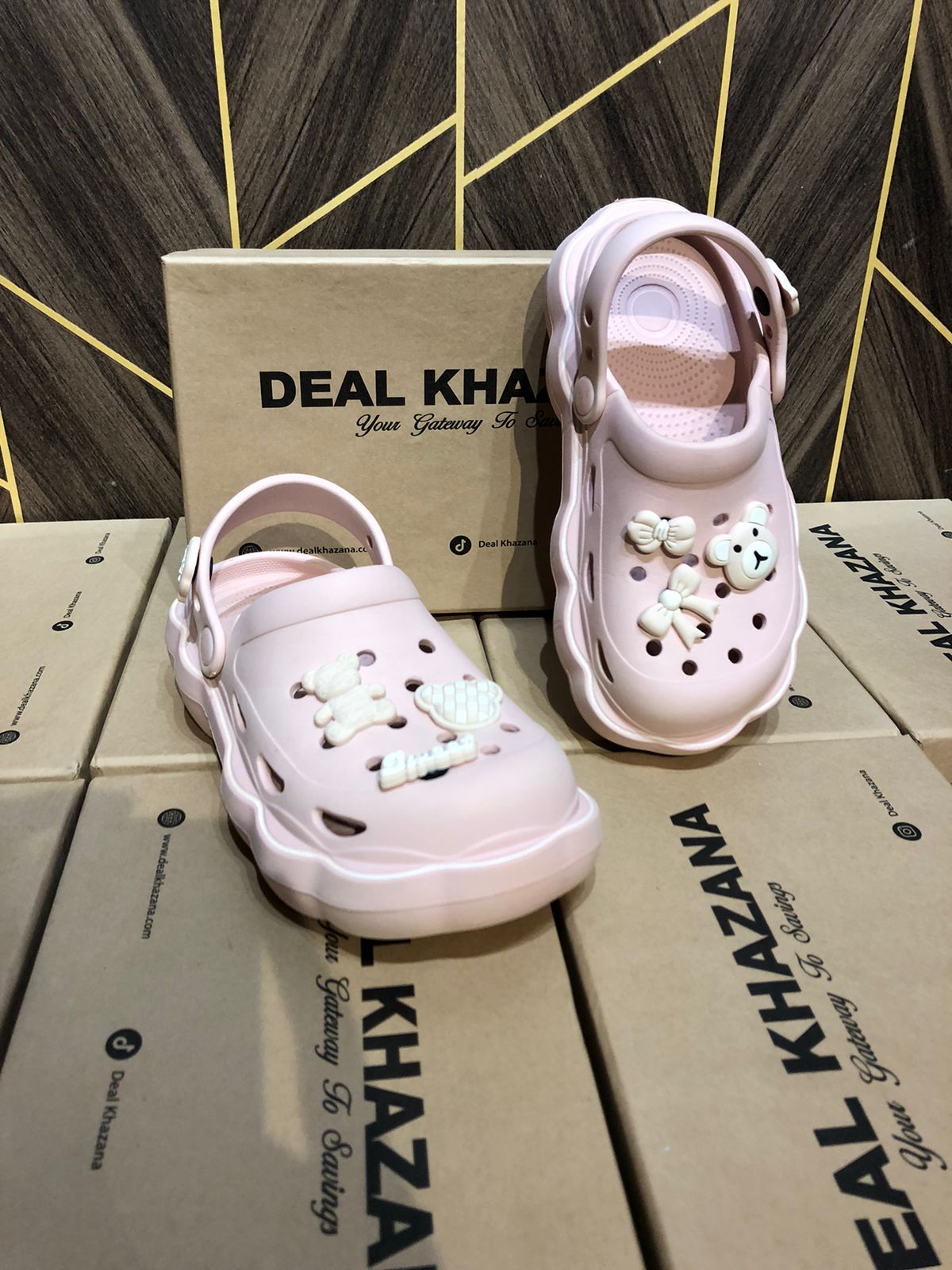 Women Comfortable Crocs Size 5