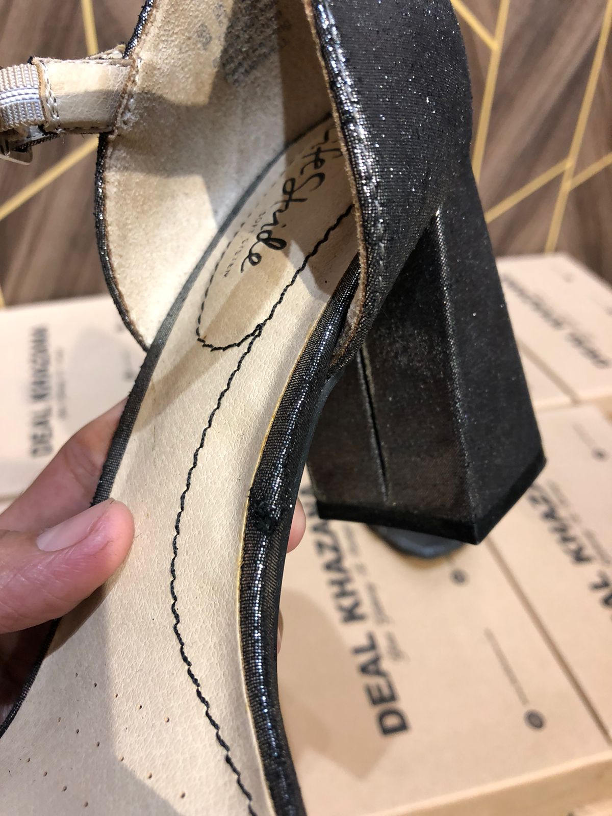 Women Heels minor defected Size 9