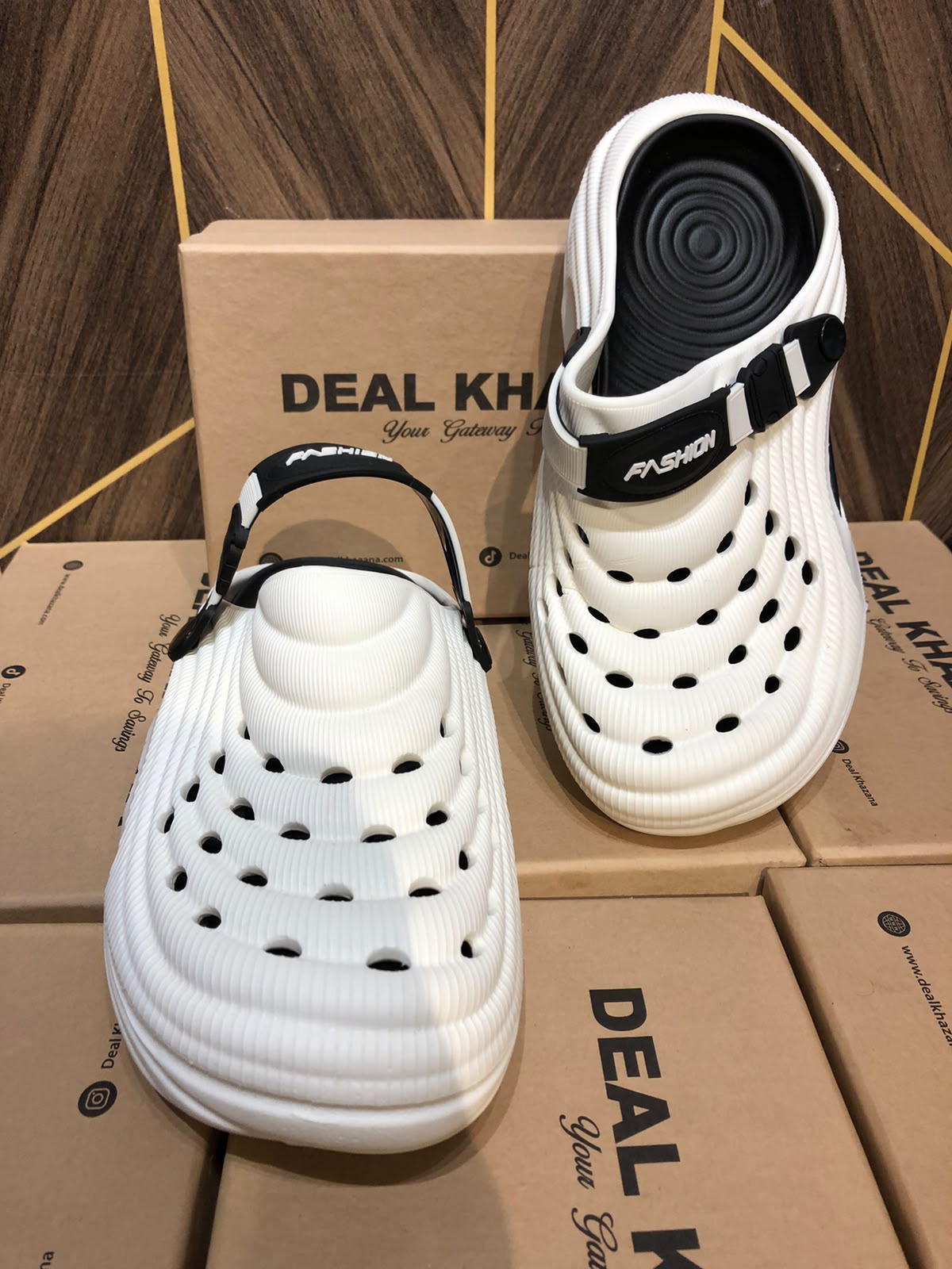 Women Comfortable Crocs Size 10