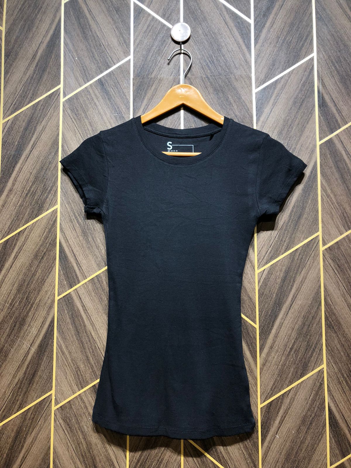 T-Shirt Jersey fitted  Small Size Length 24