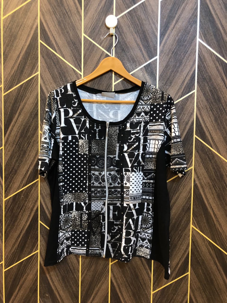 T-Shirt Jersey Medium Size Length 24 baggy