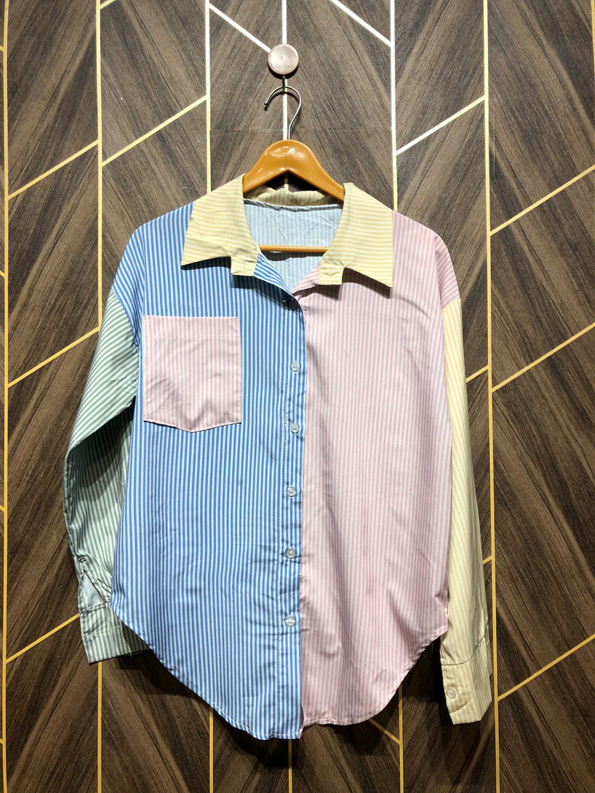 Western Top Minor stain  Silk – Medium Size (Chest: 19, Length: 27 )
