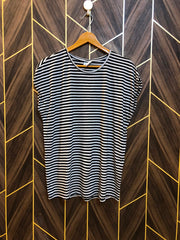 T-Shirt Jersey Medium Size Length 28   baggy