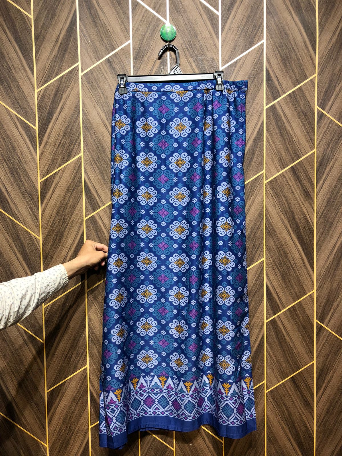 Silk Cordset – X-Large (Shirt Chest 22 , Length 39 | Skirt Waist 34, Length 40 )