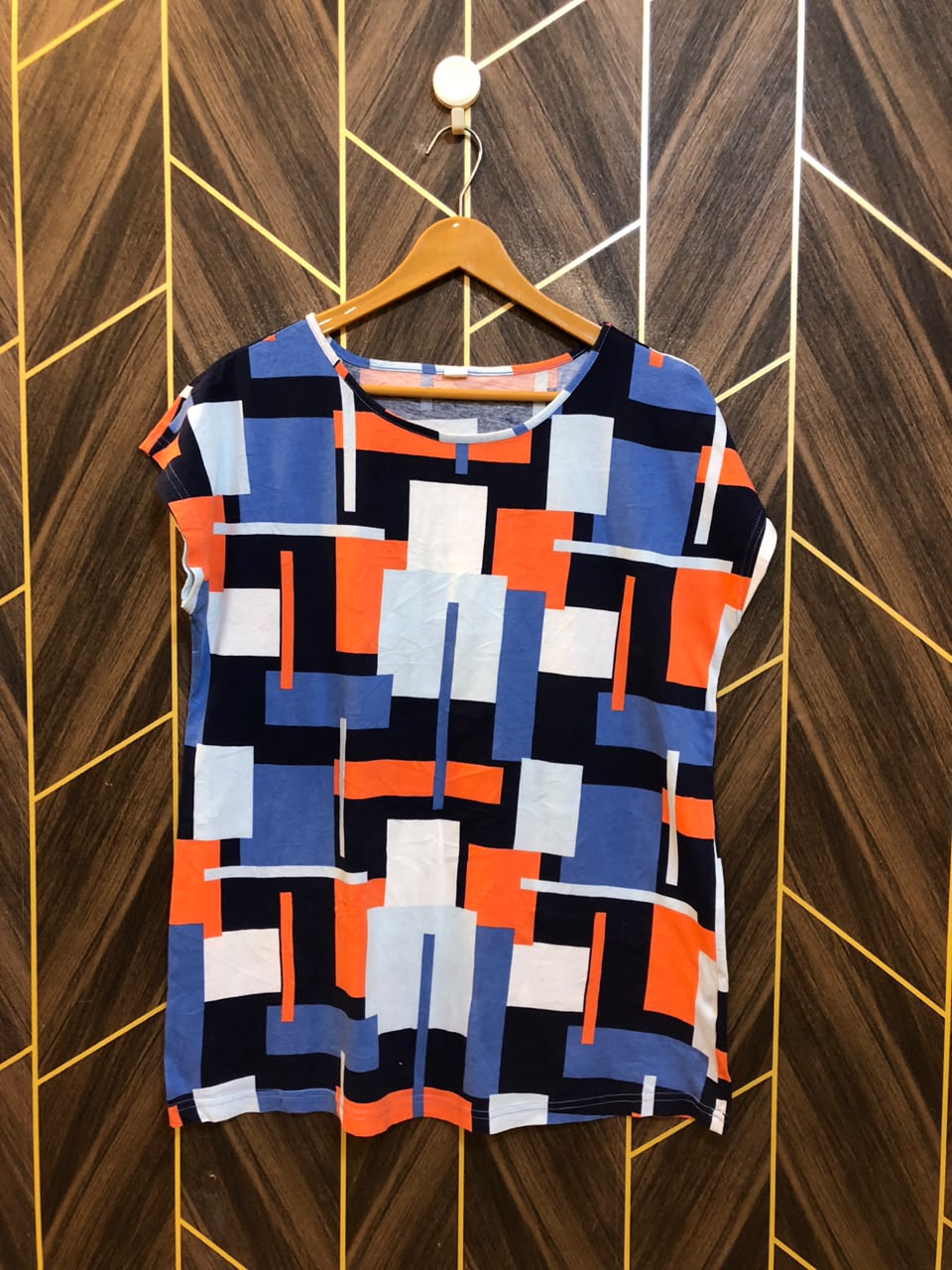 T-Shirt Jersey Medium Size Length 28 baggy